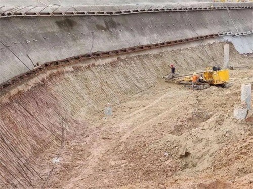 东兴基坑边坡加固